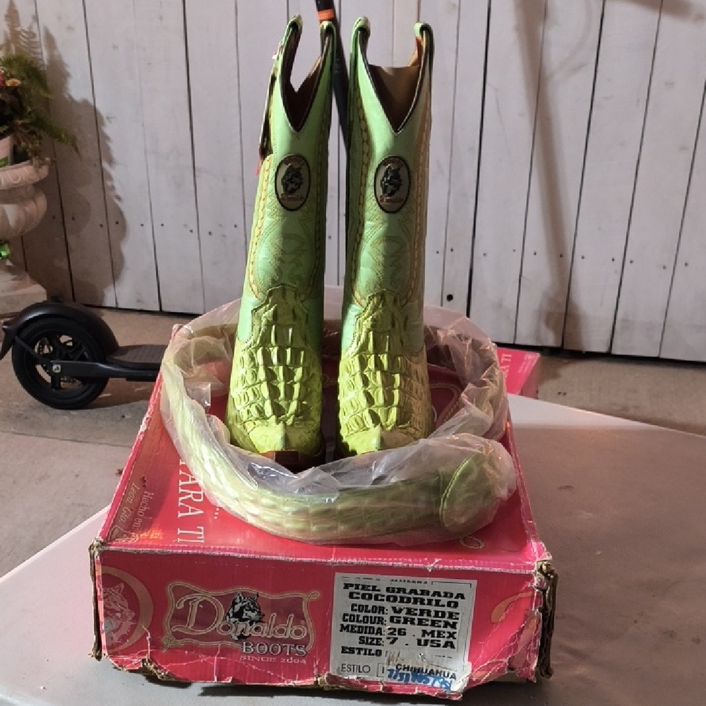 Durango Bright Green Crocodile Boots